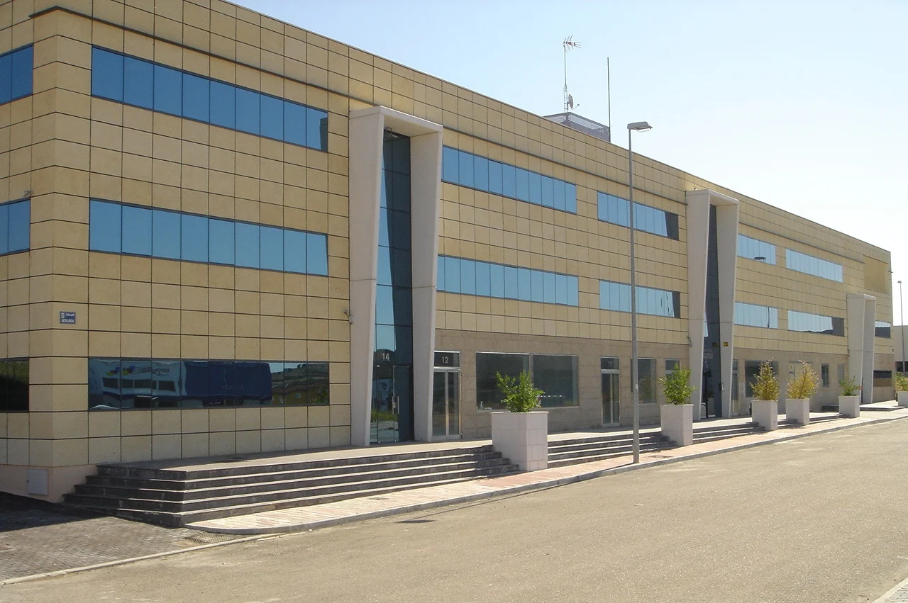 Fachada del Centro de Negocios Magnus en Zaratán Valladolid